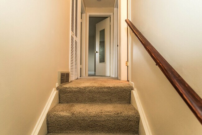 Building Photo - 7934 Davis Rd N