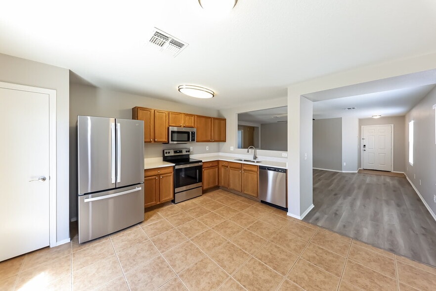 Building Photo - 3033 W Desert Vista Trail