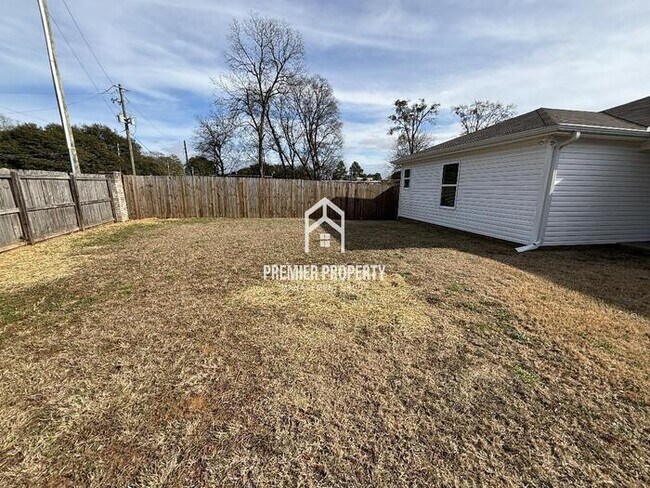 Building Photo - 224 Bradford Circle - Available Now!