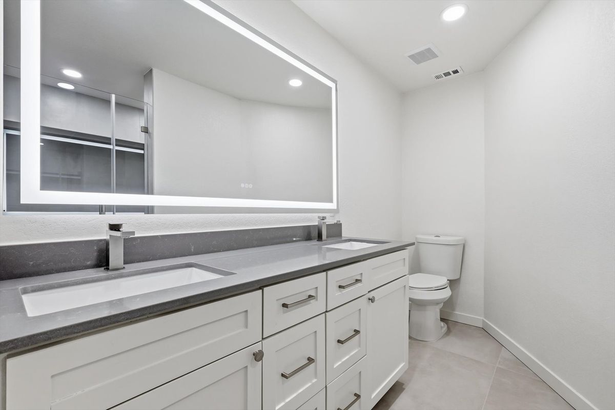 Building Photo - 4816 Amesbury Dr