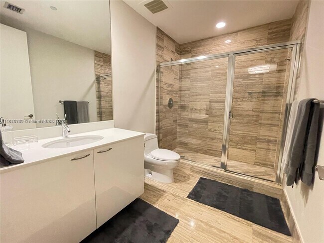 Building Photo - 15901 Collins Ave