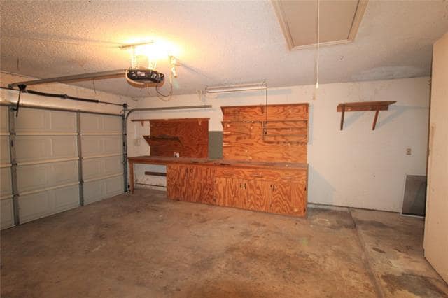 Building Photo - 2309 Lakeshore Ln