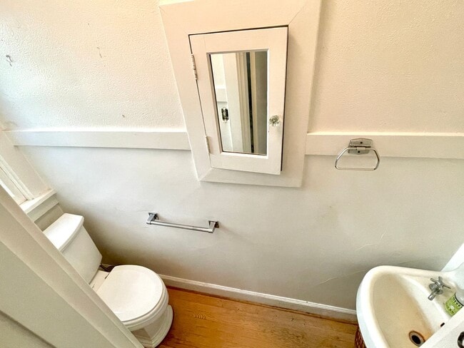 Building Photo - Grant Park 3-Story with Hardwoods, Huge De...