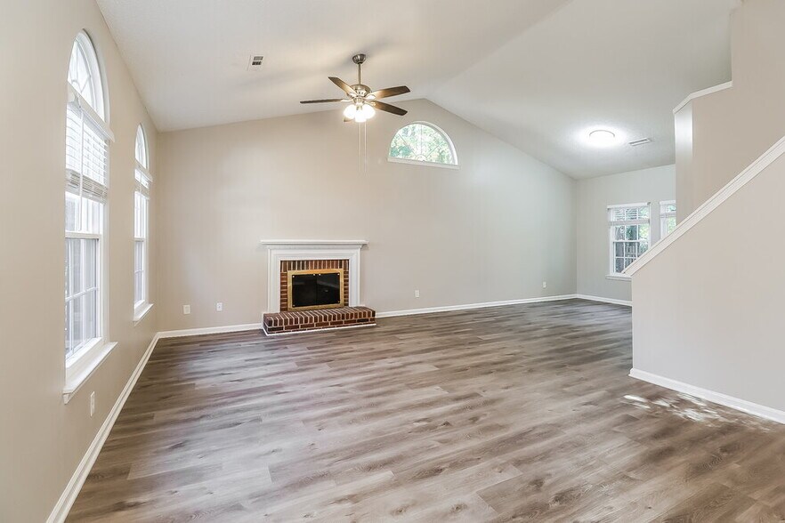 Building Photo - 7405 Chidley Dr