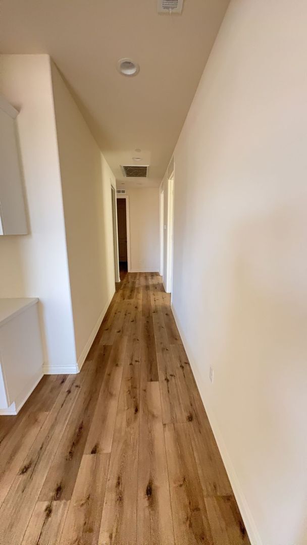 Building Photo - 3 BEDROOM VICTORVILLE HOME