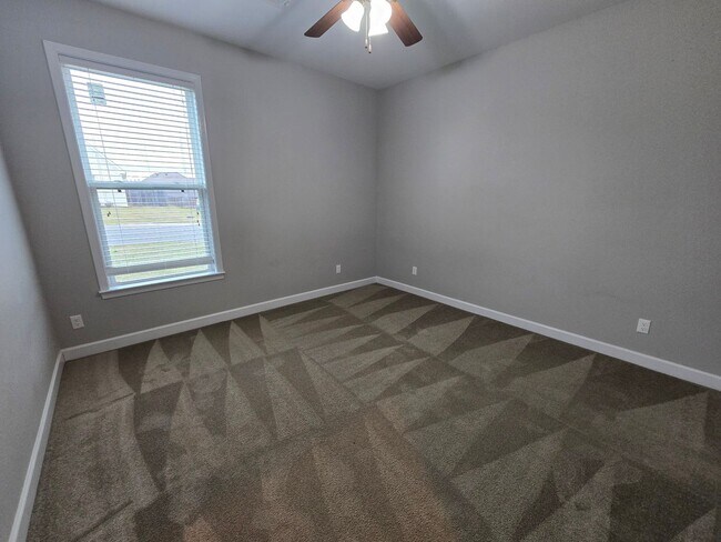 Building Photo - 319 Windcrest Cir