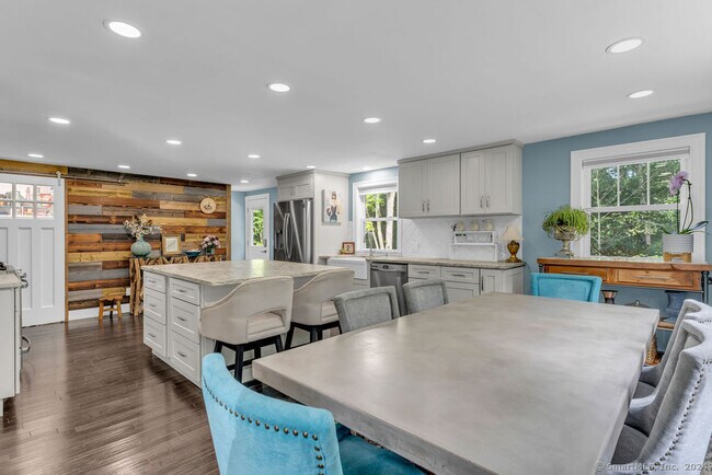 Building Photo - 32 Twin Bridge Rd