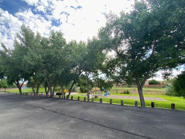 Building Photo - Spacious Home in Vista Primera