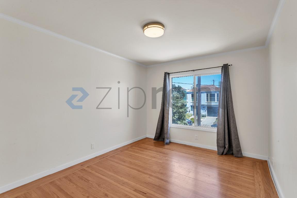 Building Photo - Unit
