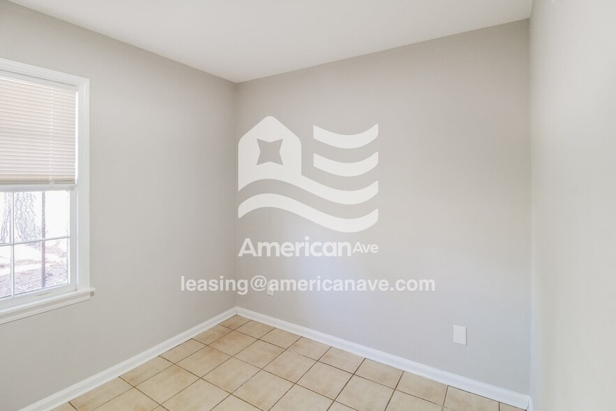 Building Photo - 2306 Watkins Dr