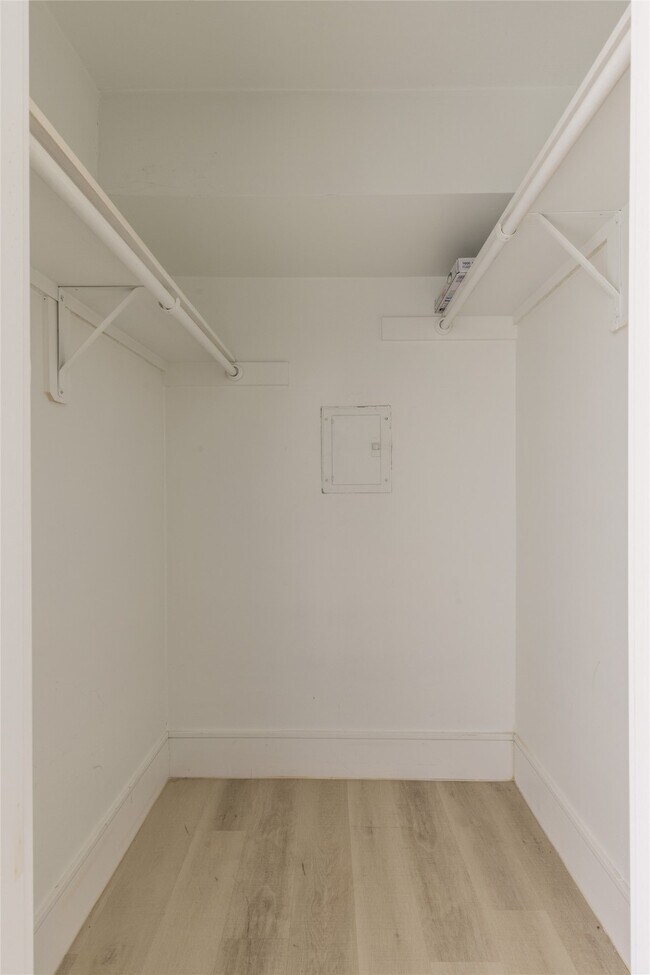 Building Photo - 10075 Westpark Dr