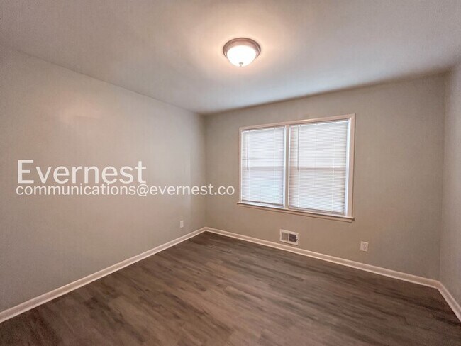 Building Photo - Limited Time Special Offer / 3 beds 2 baths Spacious Single Family Home with Carport and Deck /  ...