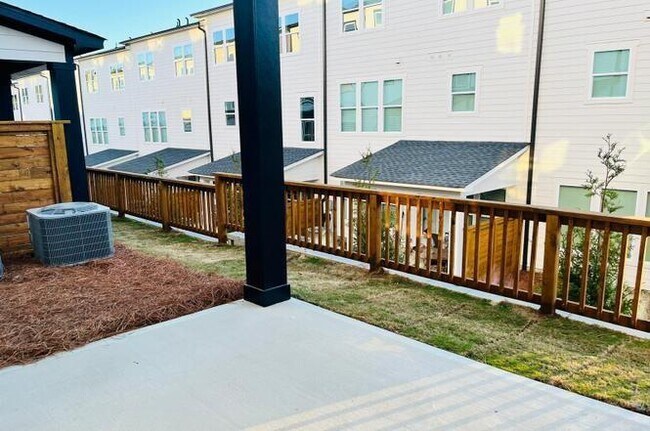 Building Photo - 1222 Waldon Xing