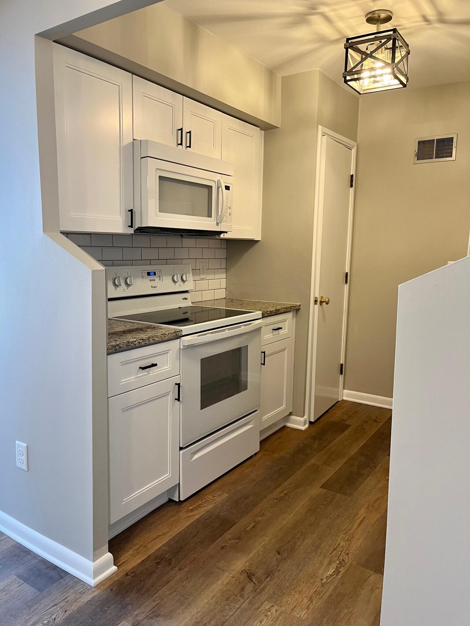 Full updated kitchen: new soft close cabinets, hardware, countertops and sink - 104 Turtle Creek Rd