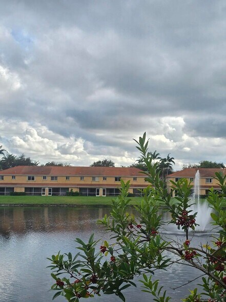 Building Photo - 3490 Briar Bay Blvd