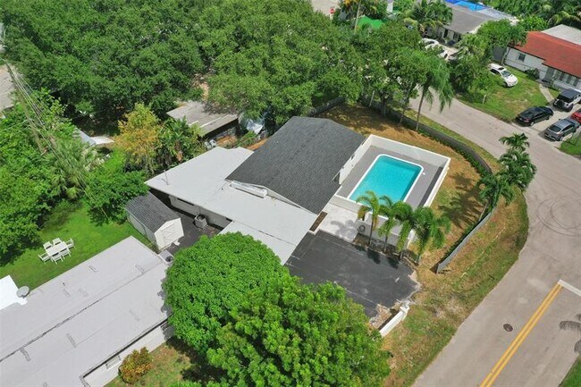 Building Photo - 4101 SW 48th Ct