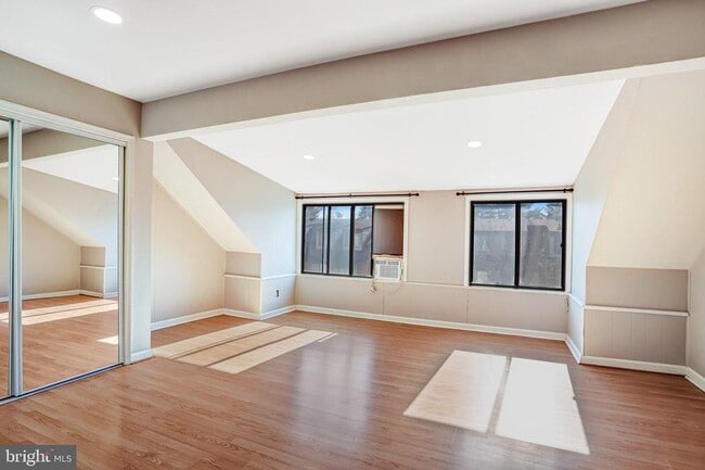 Building Photo - 9930 Brookridge Ct