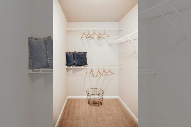 Interior Photo - Glencoe Oaks