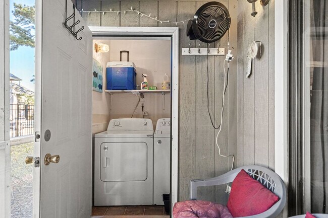 Building Photo - 1890E Auburn Ln