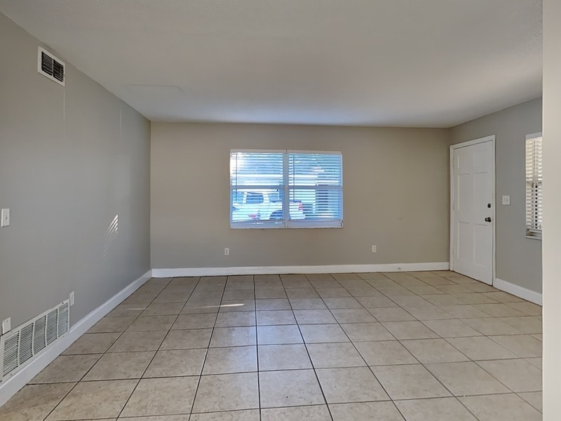 Building Photo - 2605 E Pine St