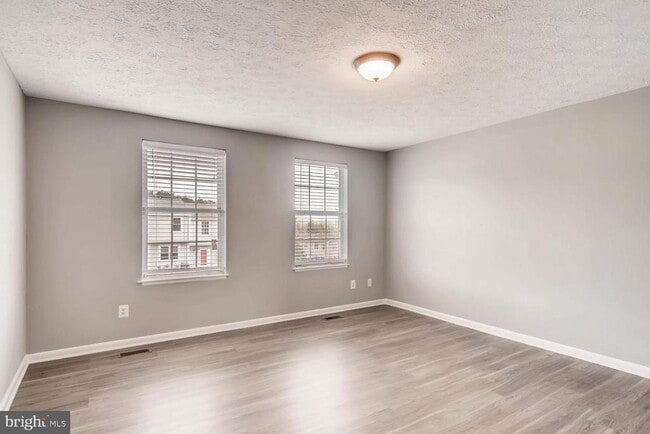 Building Photo - 1315 SPRING Ct