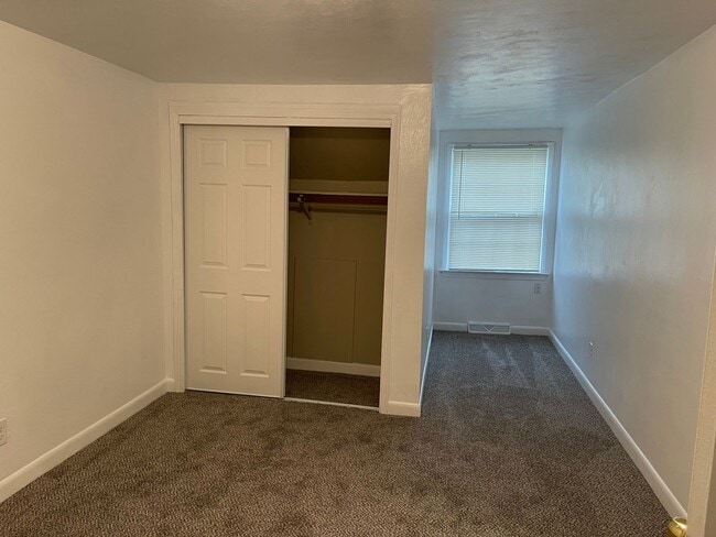 Building Photo - Coleman Place 3-bedroom, 2-bath Condo