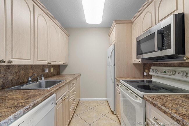Building Photo - 3013 Wolverton E