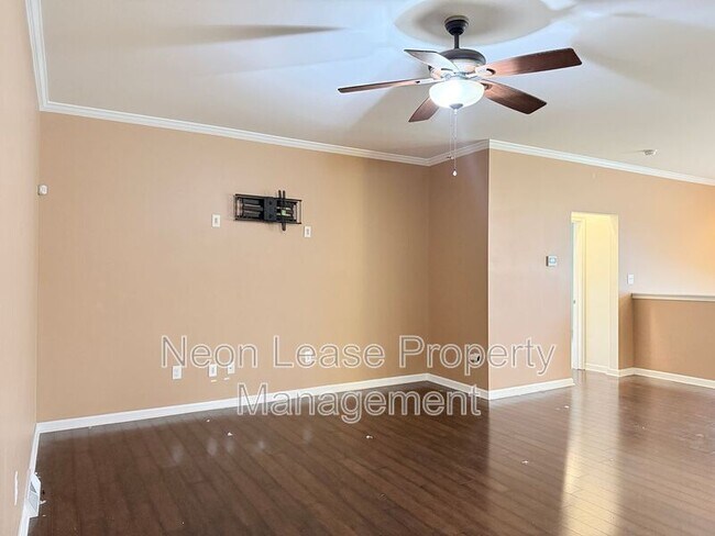Building Photo - 214 Redstone Ct