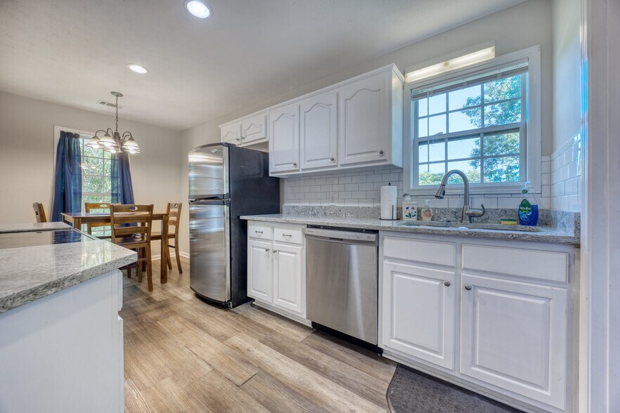 Building Photo - 4209 King Arthur Pl