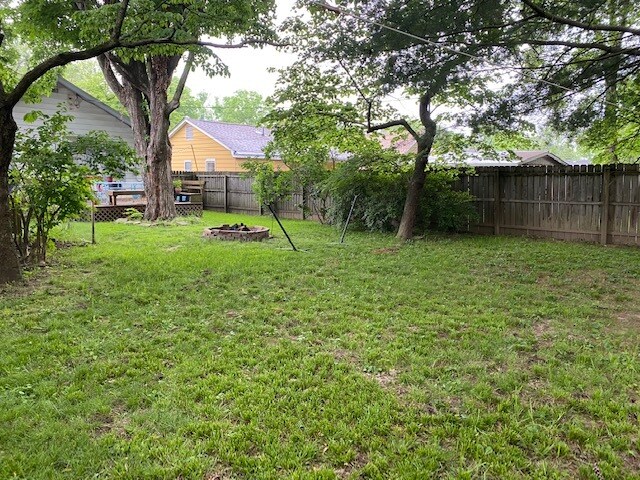 Building Photo - 215 E Vermilya Ave