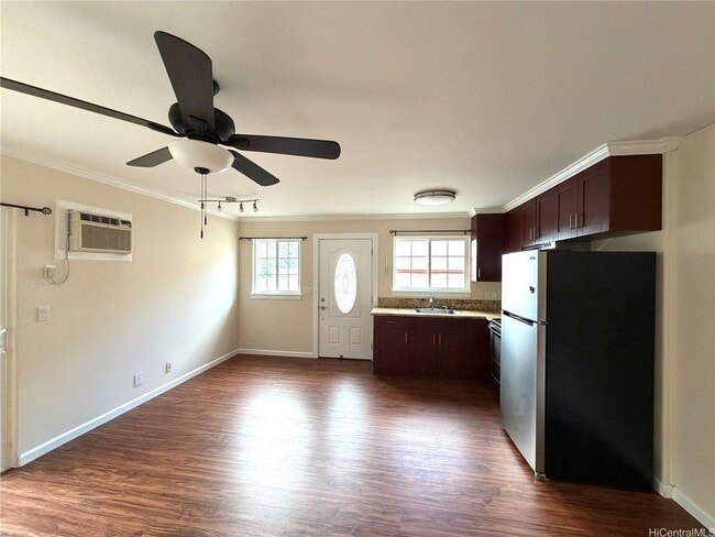 Building Photo - 2 bedroom, 1 bath in Kaimuki!