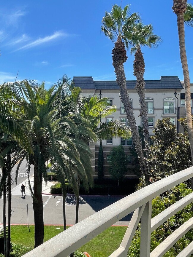 Enjoy your time in balcony - 2233 Martin