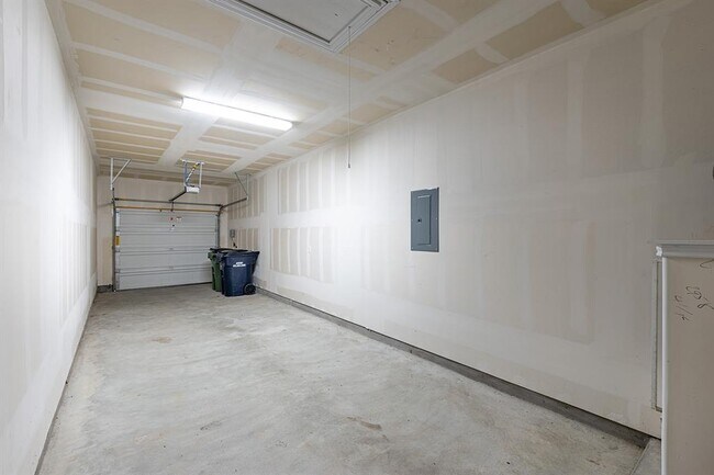 Building Photo - 313 Michaelis Dr