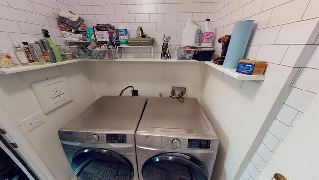 Building Photo - 6616 Piedras Blanco Dr