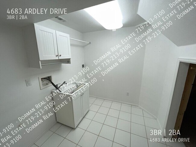 Building Photo - 4683 Ardley Dr