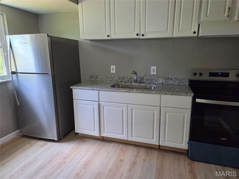 Building Photo - 10458 Spring Garden Dr