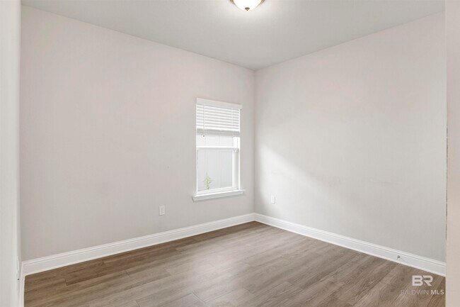 Building Photo - 390 Gemini St