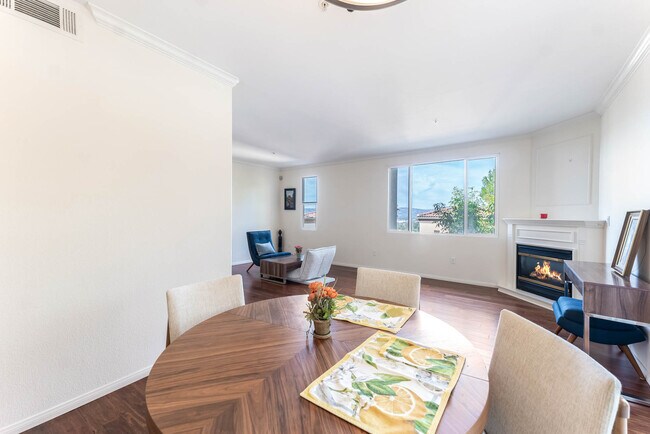 Joyfully flooded w/ natura light - 5220 Premiere Hls Dr