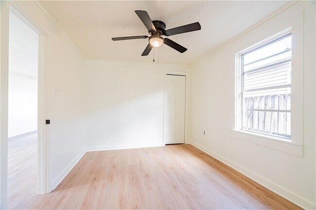 Building Photo - 805 Ave A