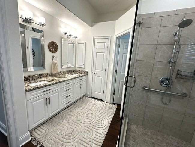 Building Photo - Furnished Six Month Rental - Gorgeous 3/2/2 Pool/Spa Home Tierra Verde