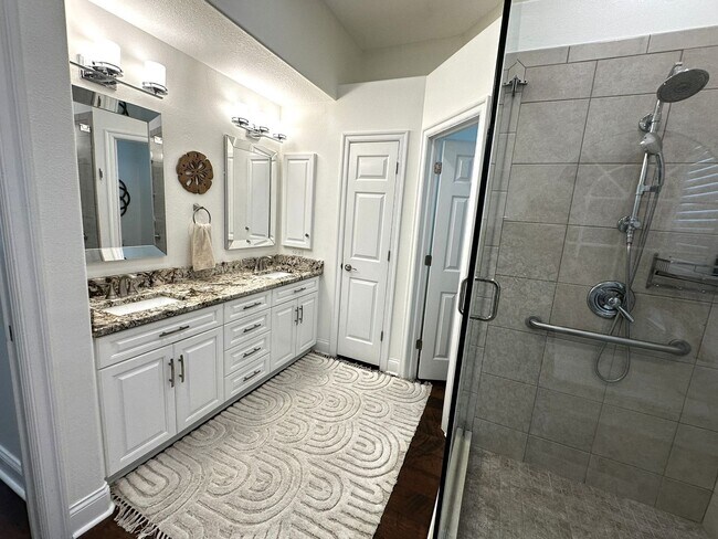 Building Photo - Furnished Six Month Rental - Gorgeous 3/2/2 Pool/Spa Home Tierra Verde