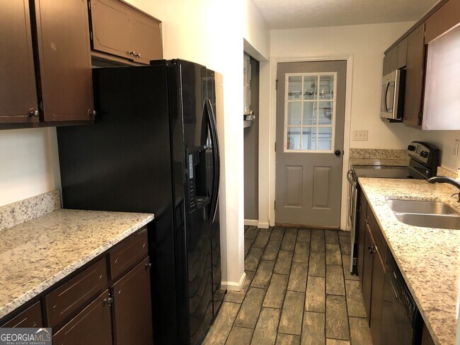 Building Photo - 60 Ridge Dr