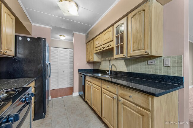 Building Photo - 300 S Roselle Rd