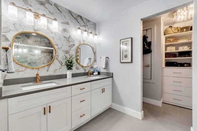 Building Photo - 428 W Swoope Ave