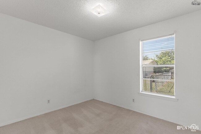 Building Photo - 212 Dirks Dr