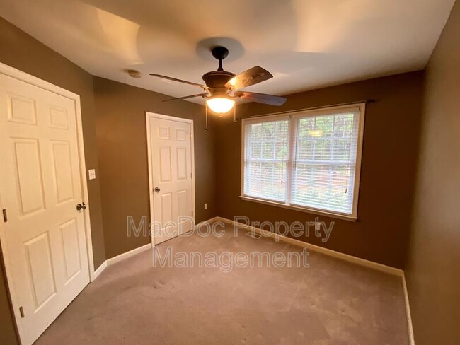 Building Photo - 1265 Ullainee Rd