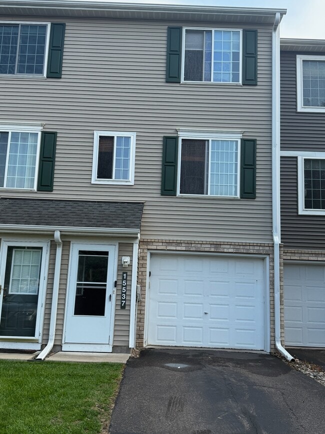 Primary Photo - 15537 Foghorn Ln