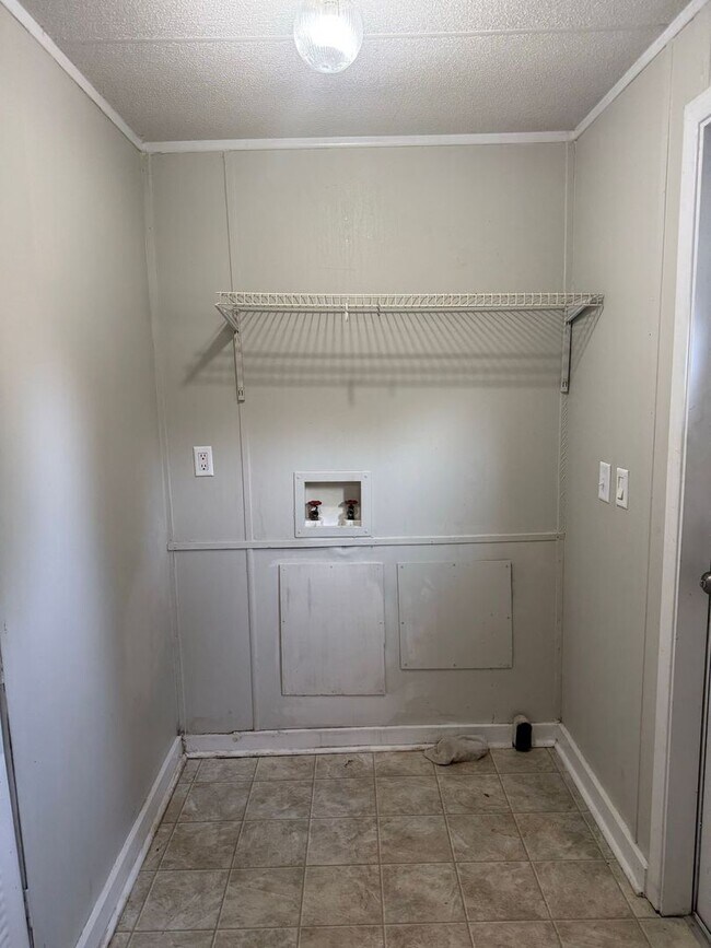 Building Photo - 3 bedroom, 2 bath Mobile Home