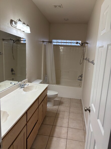 Building Photo - 15505 Palmira Ave
