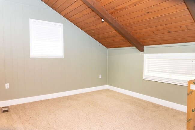 Building Photo - PEACEFUL LIVING.....SECLUSION